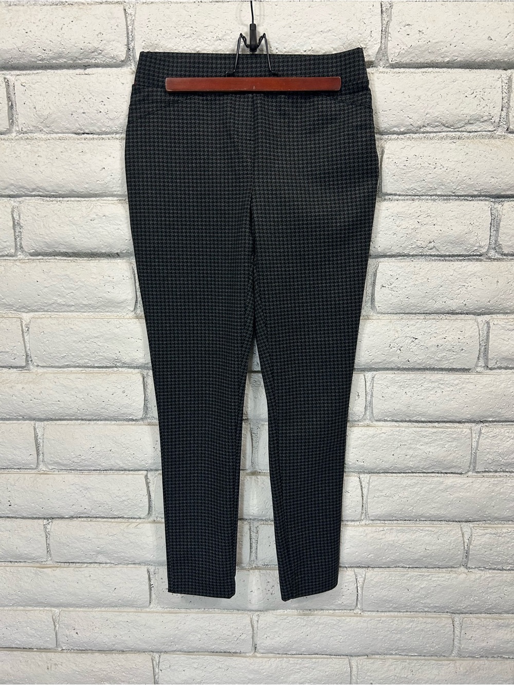 Calvin Klein Black & Gray Houndstooth Ponte Ankle Pants